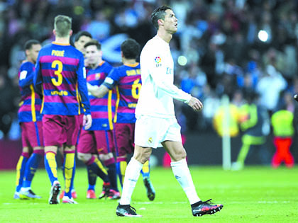 Real Madrid - Barcelona 0-4: Nguy hiểm quá, ngài Perez!